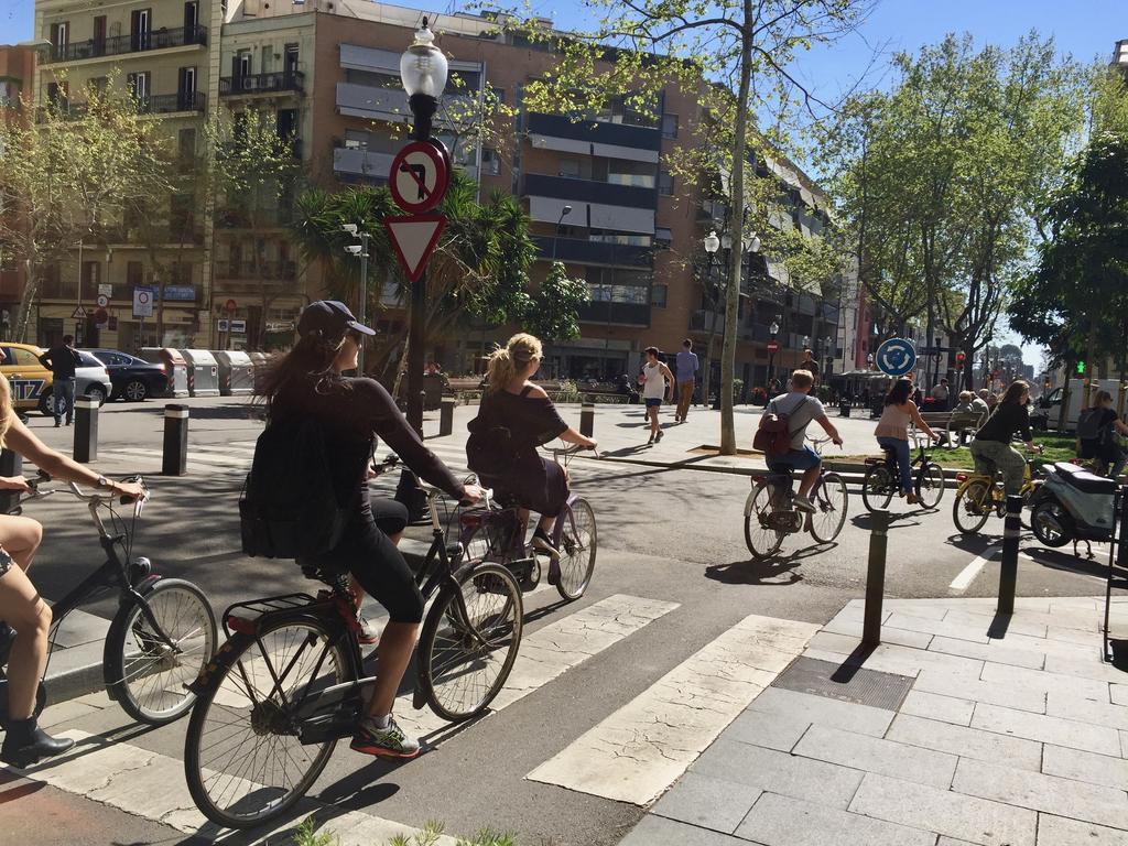 Hostal Poblenou บาร์เซโลนา ภายนอก รูปภาพ